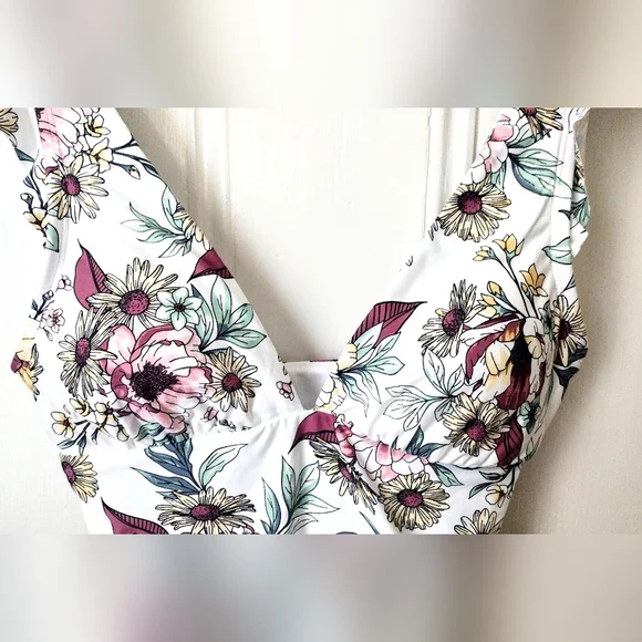 Freshwater Women's Floral One Piece Swimsuit Size Small - New With Tags - Picture 3 of 4